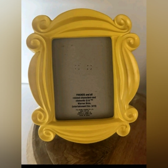 New Friends TV Show Yellow Peephole Door Picture Frame Hanger Monica's AptBran - Picture 4 of 5